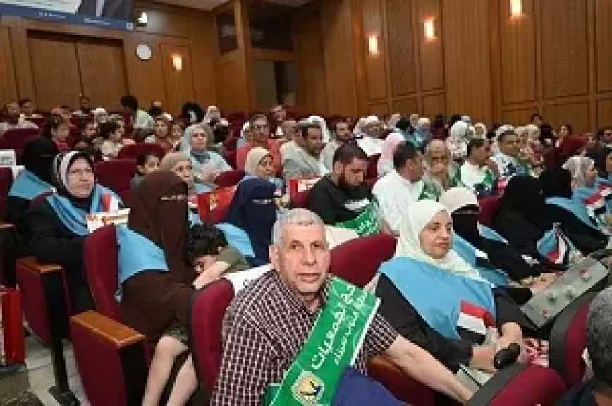 محافظ جنوب سيناء يشهد احتفالية توديع حجاج الجمعيات الأهلية ويسلمهم ملابس الإحرام