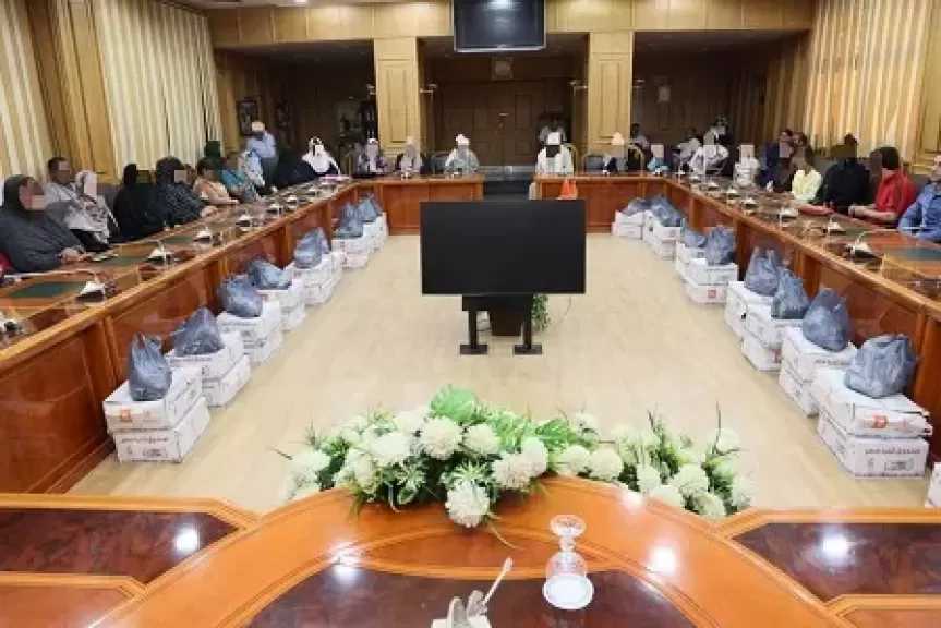 محافظ المنوفية يصرف مساعدات وبونات غذائية بقيمة 350 ألف جنيه لـ50 حالة إنسانية