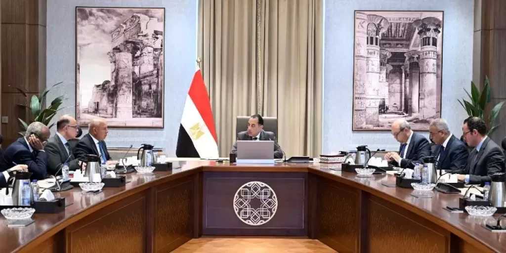 رئيس الوزراء يستعرض جهود تعزيز الربط والتبادل التجاري واللوجستي مع الدول الإفريقية