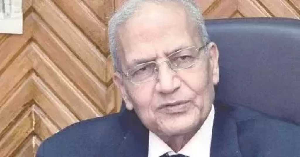 رئيس جامعة القاهرة يهنئ الدكتور شريف مختار لفوزه بجائزة الطبيب العربي