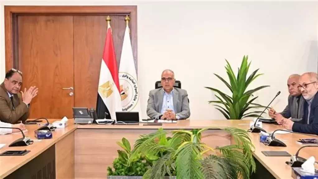 وزير الري يتابع مجهودات حماية الشواطئ وتكريك مصب فرع رشيد ومصب مصرف جمصة