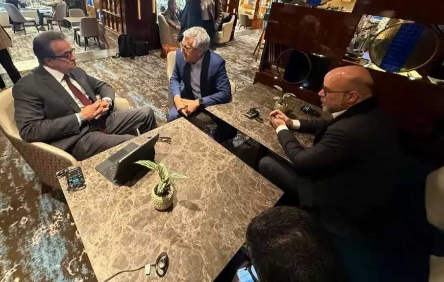 الدكتور خالد عبدالغفار يعقد اجتماعًا مع وزير صحة البرازيل لبحث التعاون في نظم الرعاية الصحية