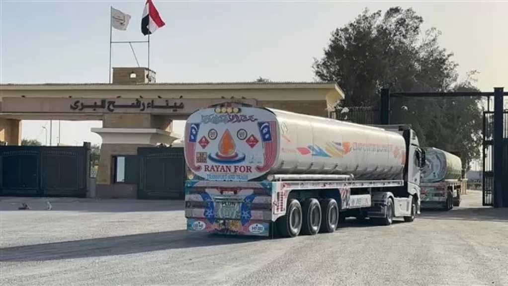 الهلال الأحمر المصري يطلق قافلة «زاد العزة» الـ200 لقطاع غزة