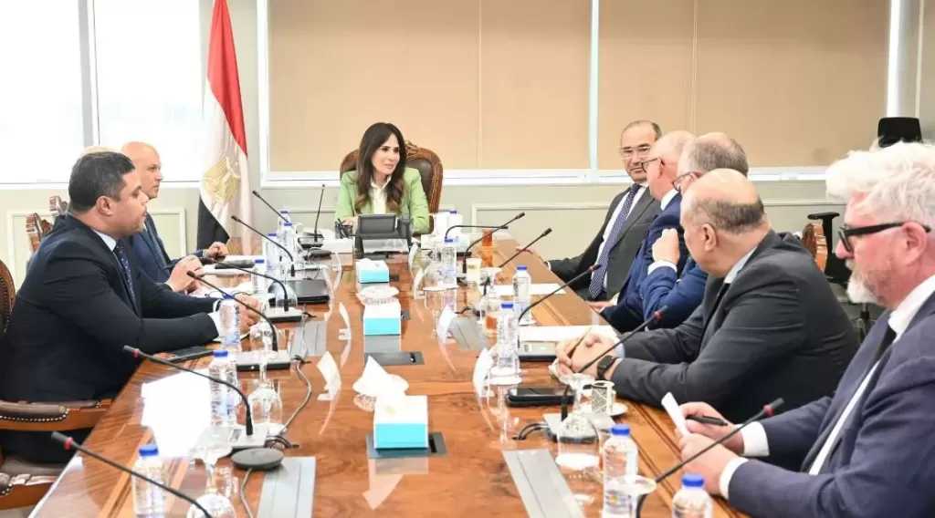 وزيرة الإسكان تبحث مع شركة ألمانية التعاون في مشروعات البنية التحتية