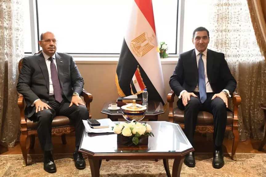وزير الشباب والرياضة يلتقي رئيس اللجنة الأولمبية