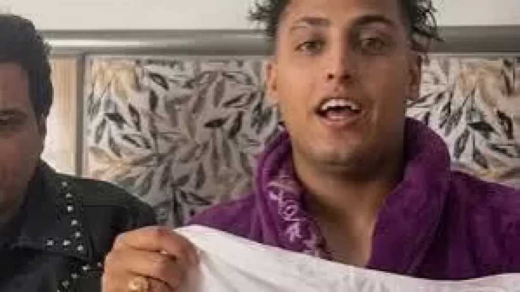 تفاصيل صادمة في بلاغ مؤسس ”تطهير المجتمع” ضد ”كروان مشاكل” بسبب فيديو ”الدخلة”