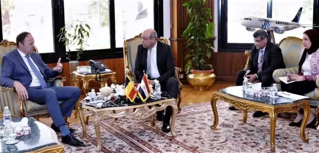 وزير الطيران المدني يبحث مع سفير بلجيكا لدى جمهورية مصر العربية فرص تعزيز الربط الجوي بين البلدين