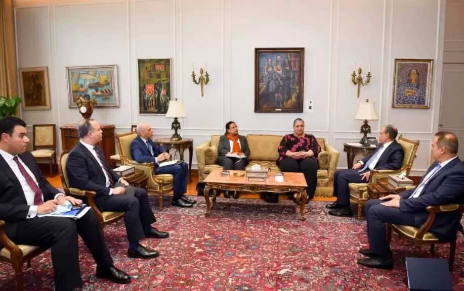 وزير الخارجية يبحث التطورات في ليبيا مع المبعوثة الأممية