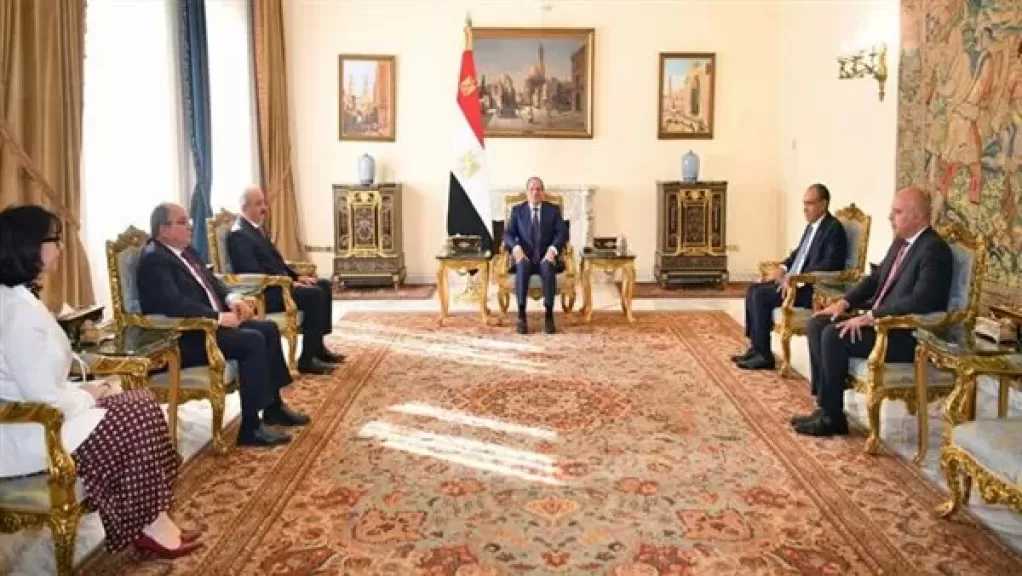 «السيسى» يدعو إلى تسوية الأزمات بالوسائل السلمية