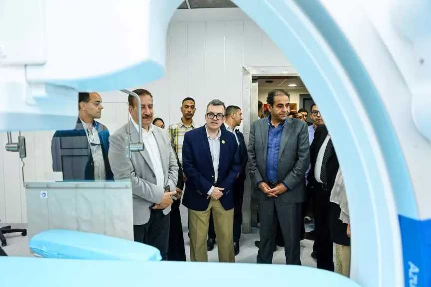 الدكتور أحمد رستم يتفقد حمام السباحة الأوليمبي بكلية التربية الرياضية ومستشفى جامعة بورسعيد الجديدة ومعمل هندسة الموانئ