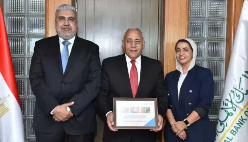 لأول مرة في القطاع المصرفي.. نسخة صديقة للبيئة من بطاقة «ميزة» من البنك الأهلي المصري بالتعاون مع «جي آند دي»