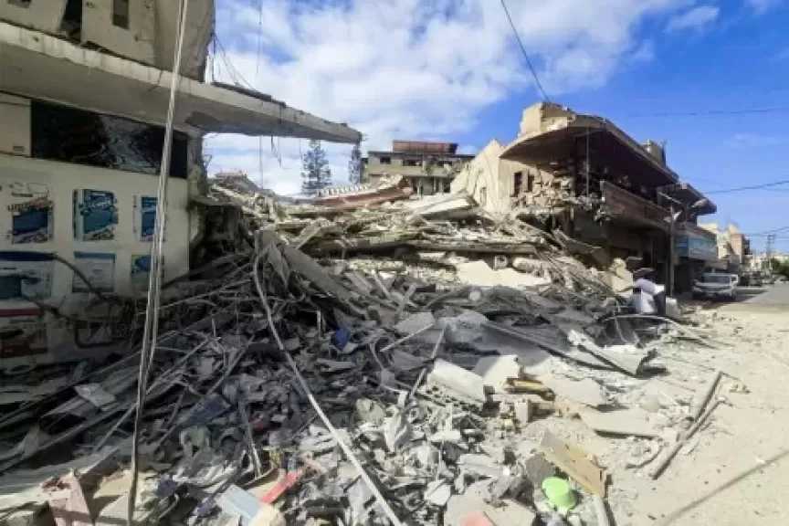 أضرار جسيمة بمستشفى وعدة منازل جراء غارات إسرائيلية جنوبي لبنان