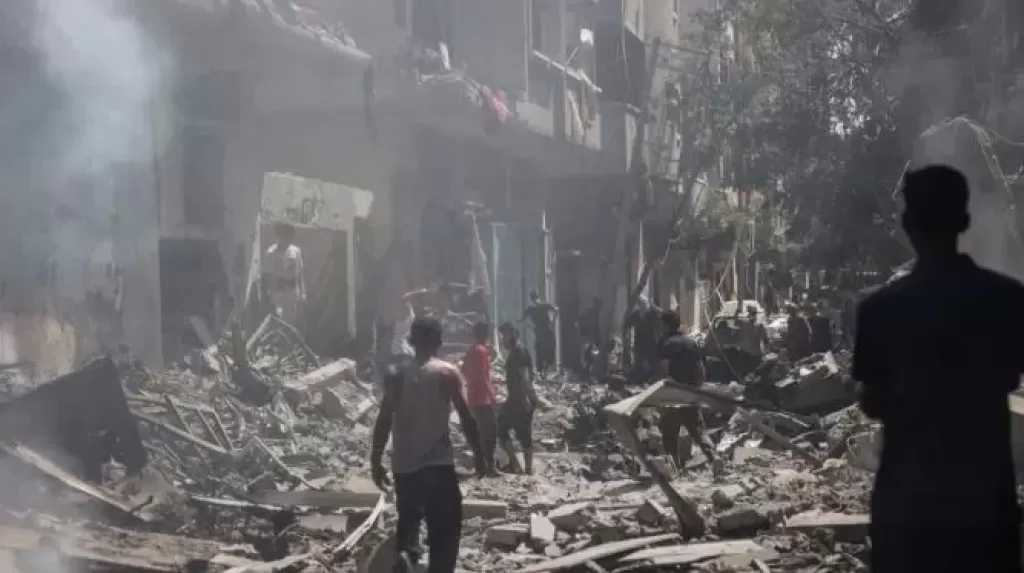 إصابة فلسطينيين اثنين إثر إلقاء مسيرة إسرائيلية قنبلة شمالي غزة