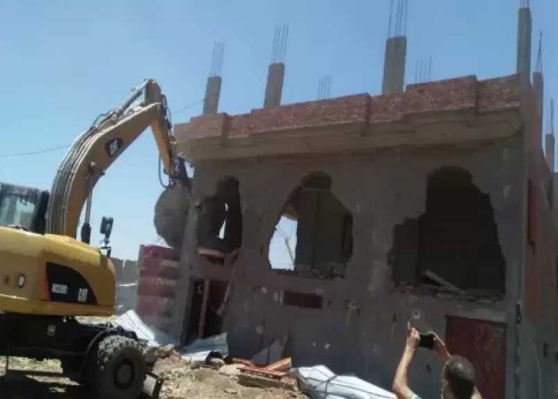 إزالة 31 حالة تعدٍ على أراضي الدولة والزراعة بنجع حمادي وقنا
