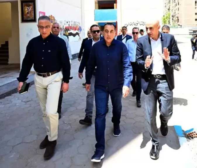 رئيس الوزراء يستجيب لطلبات نواب الجيزة ويؤكد: العمل على استكمال مشروعات الصرف الصحي ومنظومة النظافة وعدد إضافي من المدارس