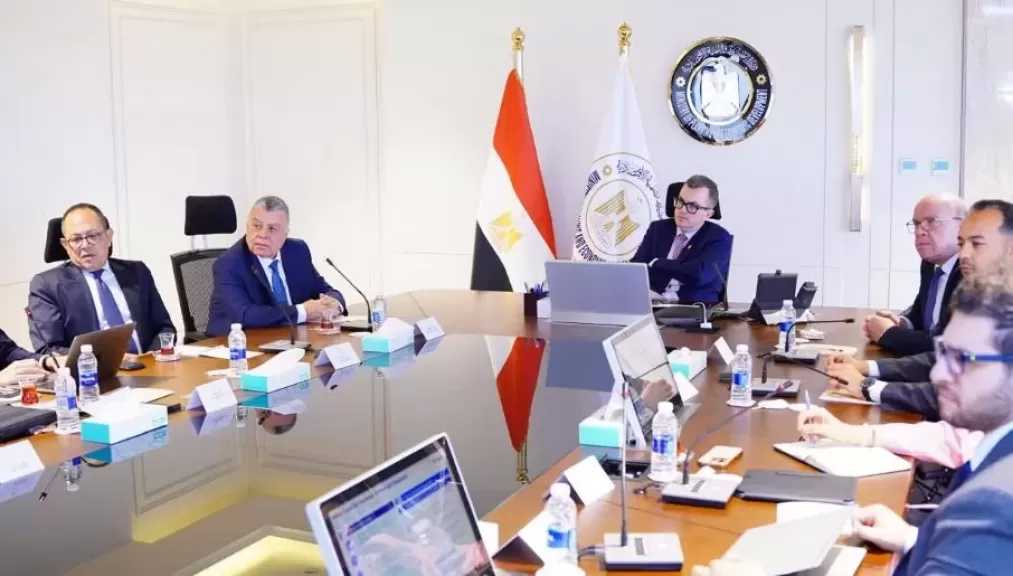 وزير التخطيط يبحث مع قيادات شركتي إن أي كابيتال وسهل تعظيم الاستفادة من الاستثمارات الحكومية