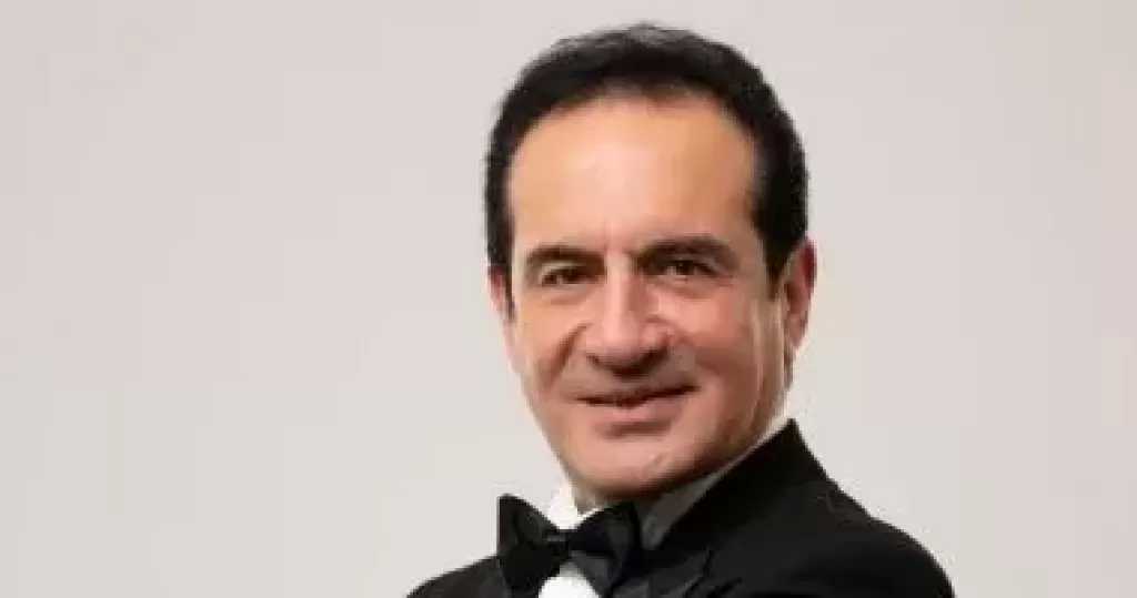 محمد ثروت يخضع لجراحة استئصال المرارة.. ونجله: الحمد لله خرج من العملية
