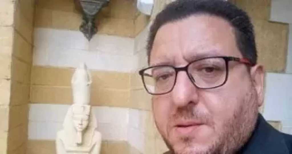 على أيوب المحامي يعلن تسليم نفسه غدًا فى قضية سب وزيرة الثقافة
