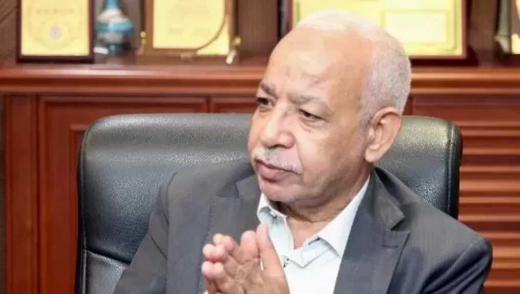 اتحاد العمال: إجبار بعض العاملين على توقيع إيصالات مقابل الوظيفة غير قانوني