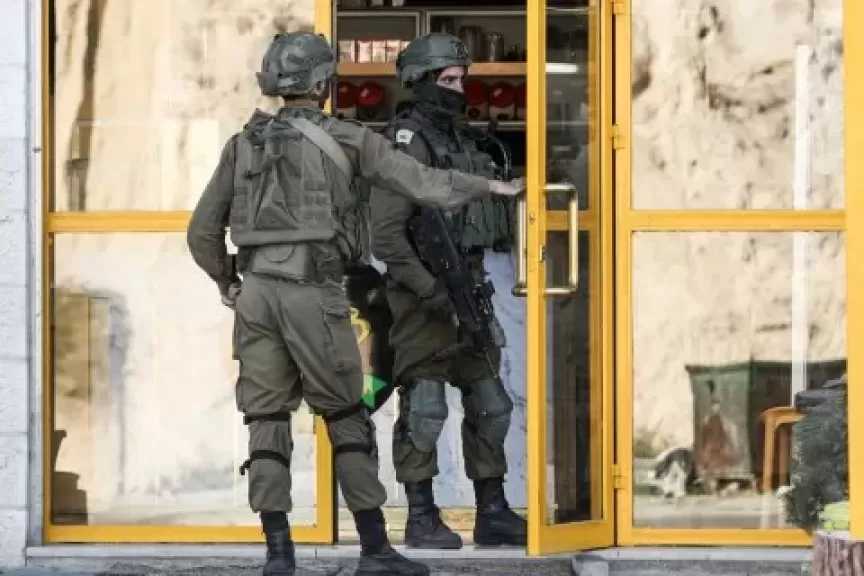 قوات الاحتلال تقتحم الأغوار وتستولي على سيارات وصهاريج مياه فلسطينية