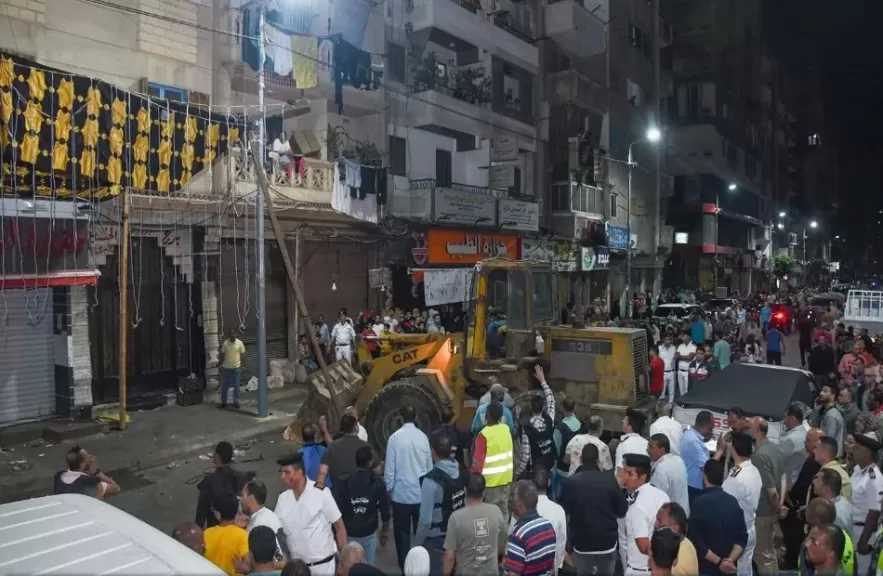 محافظ الإسكندرية يقرر إزالة إشغالات شارع القاهرة ويمنح الباعة باكيات مجانية