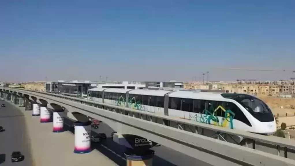 النقل: 50% تخفيض على اشتراكات مونوريل شرق النيل وتوفير أتوبيسات أمام محطة الحي الحكومي بالعاصمة الجديدة