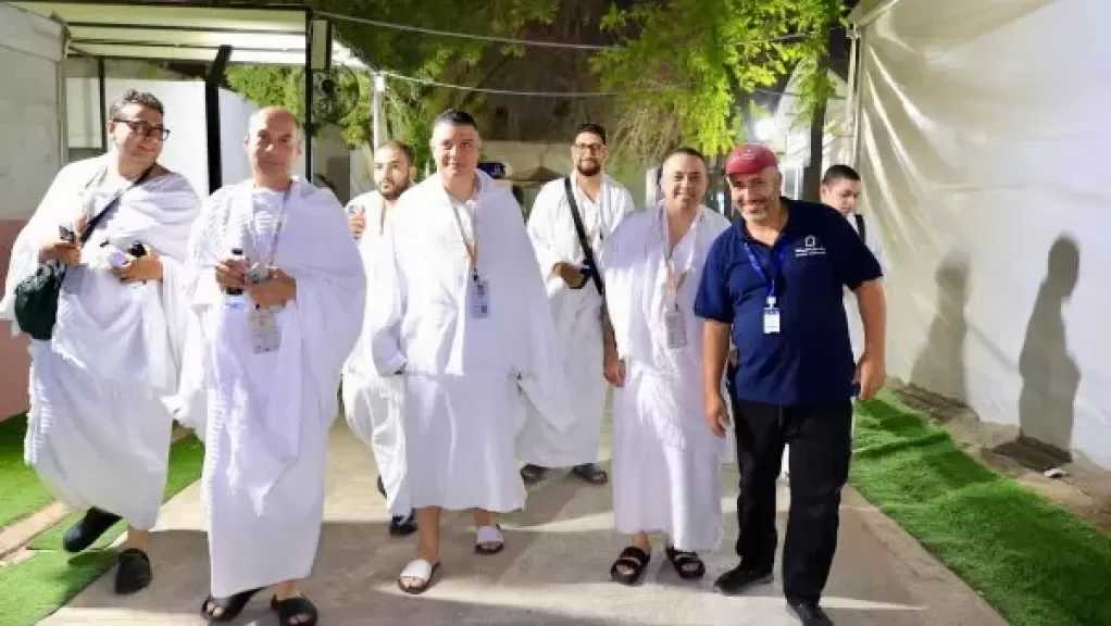 رئيس بعثة حج الجمعيات يتفقد مخيمات عرفات.. ويطمئن على توافر الخدمات