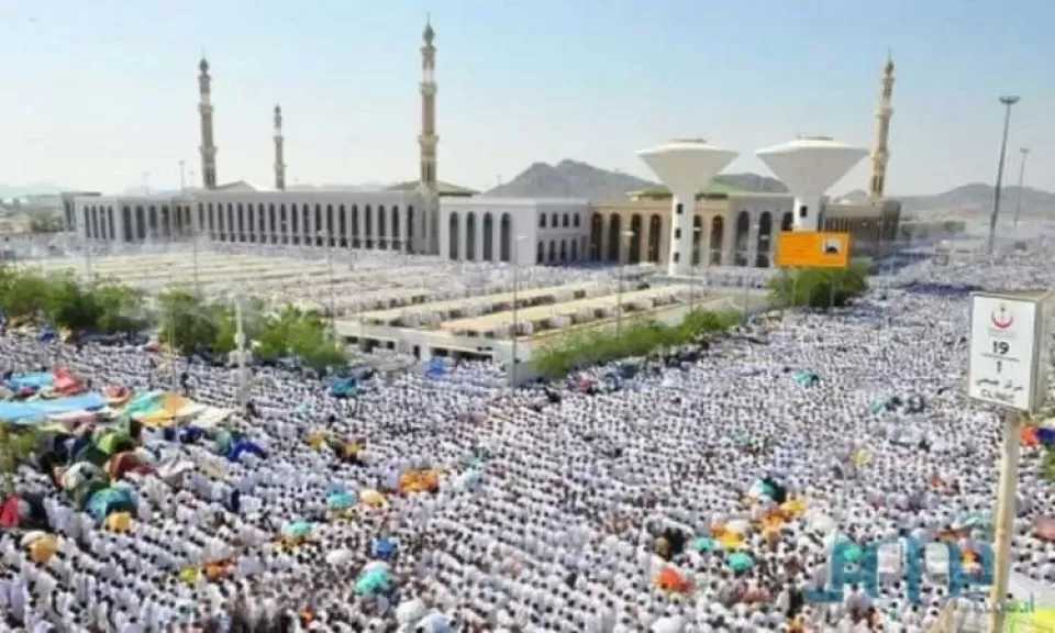 هنا خطب النبي في حجة الوداع.. ضيوف الرحمن يملأون ساحات مسجد نمرة في يوم عرفة