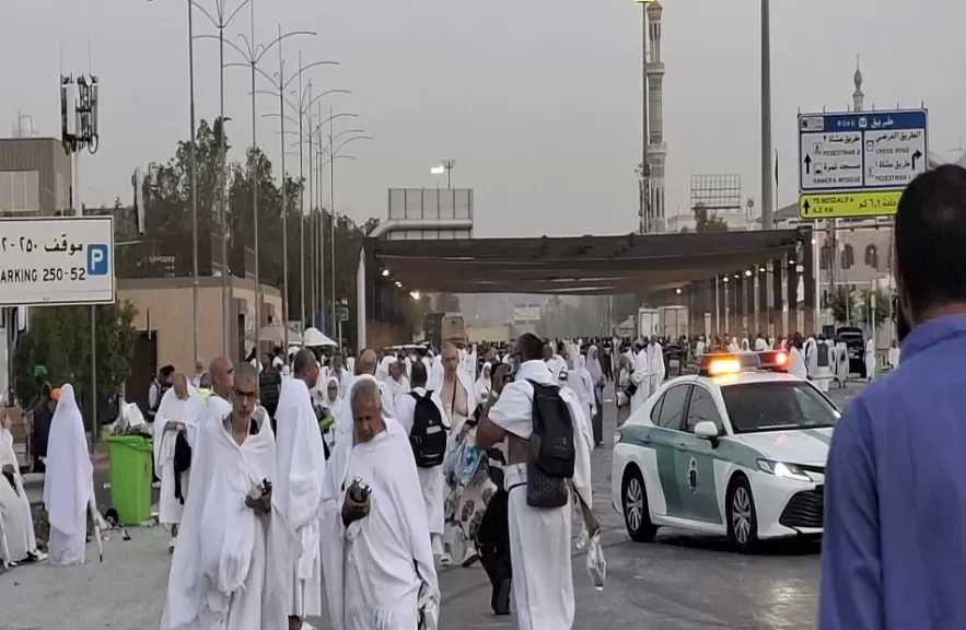 ضيوف الرحمن يؤدون الركن الأعظم للحج.. ورئيس البعثة الرسمية يؤكد نجاح عمليات تصعيد الحجاج