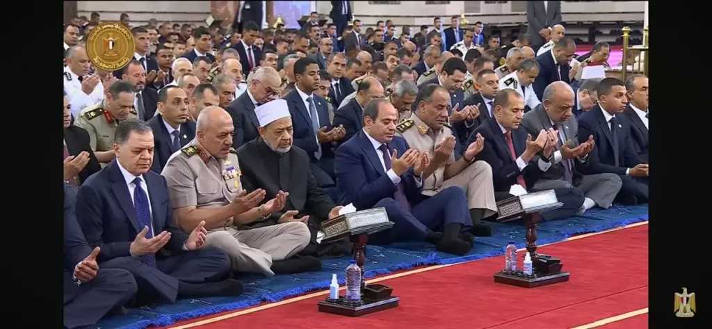 الرئيس السيسي يؤدي صلاة عيد الأضحى بمسجد الرحمن الرحيم بالعاصمة الجديدة