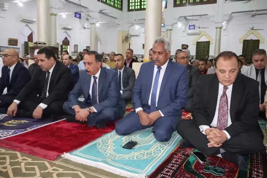 محافظ سوهاج يؤدي صلاة عيد الأضحى المبارك بمسجد الشرطة بمدينة ناصر