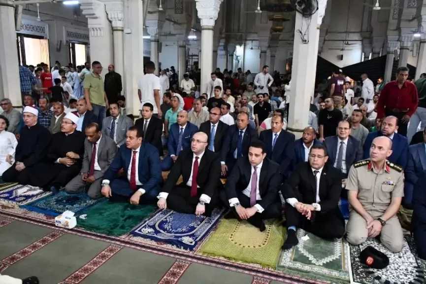 المحافظون يؤدون صلاة عيد الأضحى بالمحافظات ويشيدون بحسن تنظيم الساحات