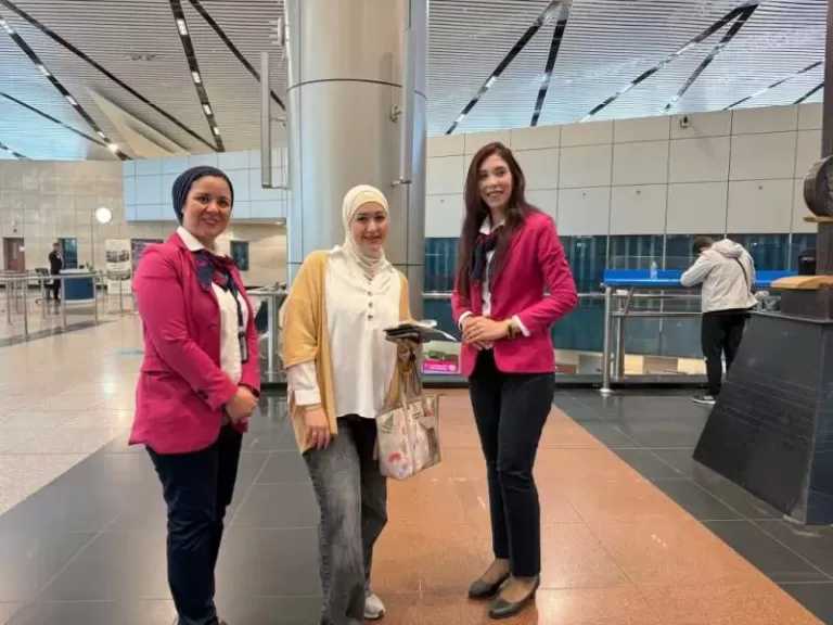 مطار القاهرة الدولي يحتفل بعيد الأضحي المبارك مع الركاب.. صور