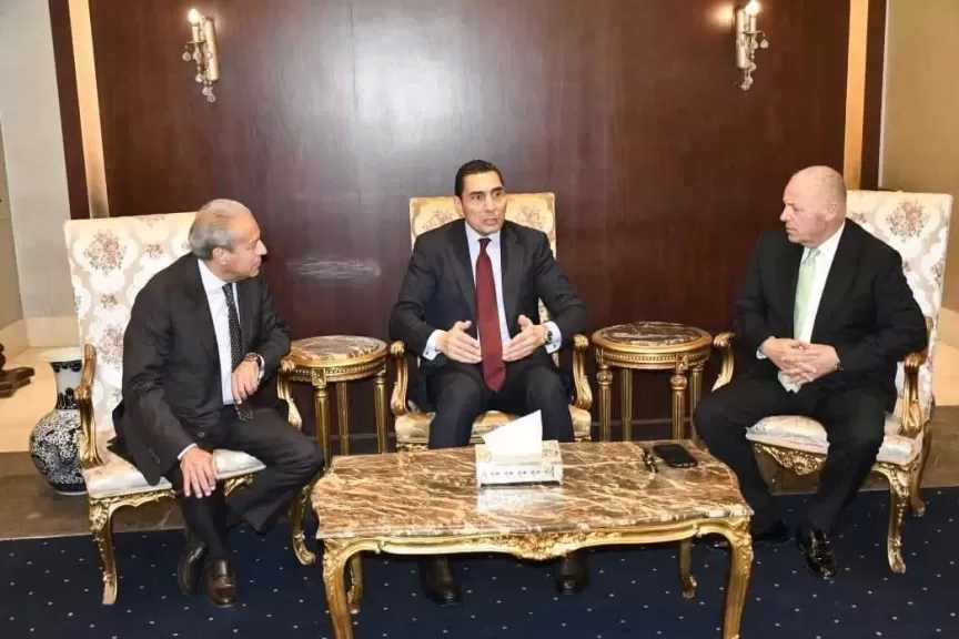 وزير الشباب والرياضة يؤازر منتخب مصر فى وديته أمام نظيره الروسي