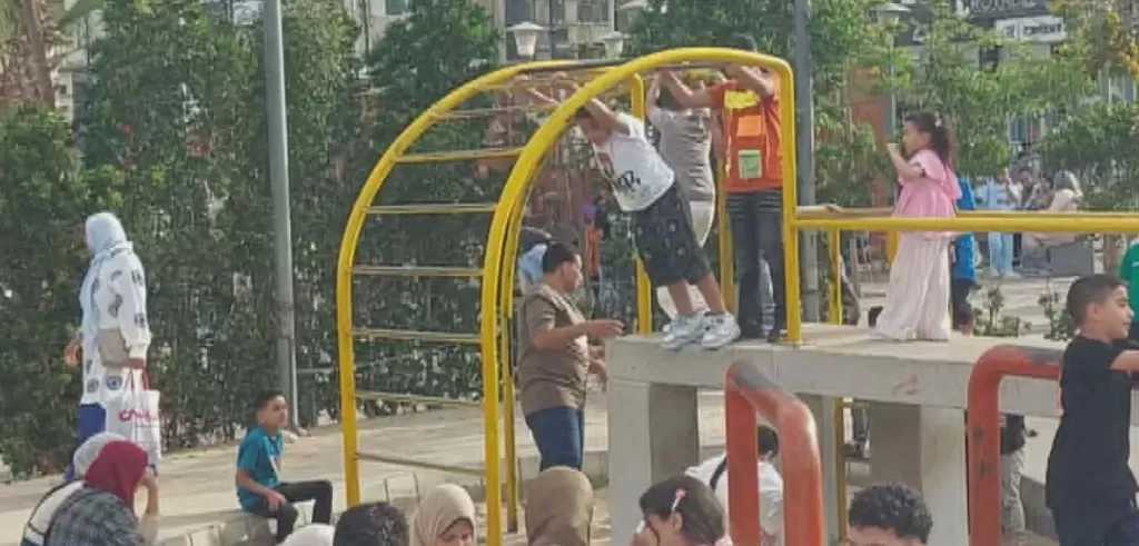 إقبال كبير على حديقة بنت الشاطئ في دمياط للاحتفال بعيد الأضحى