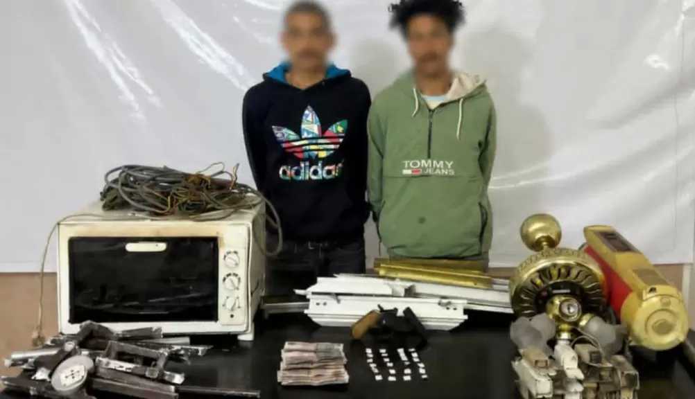 سقوط متهمين بسرقة محال خردة بحوزتهما هيروين وسلاح ناري في القاهرة