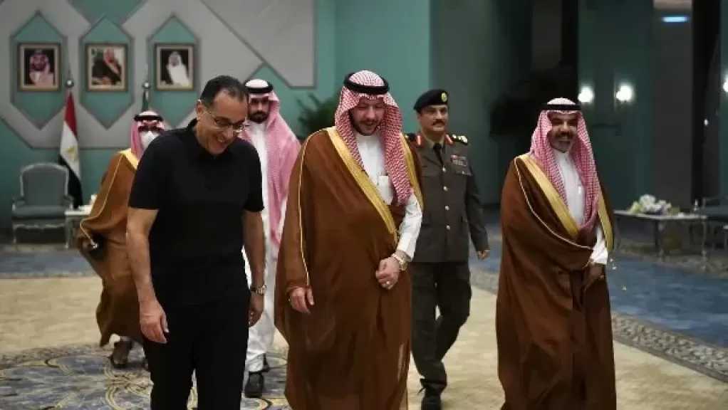 رئيس الوزراء يغادر المدينة المنورة بعد زيارة المسجد النبوي