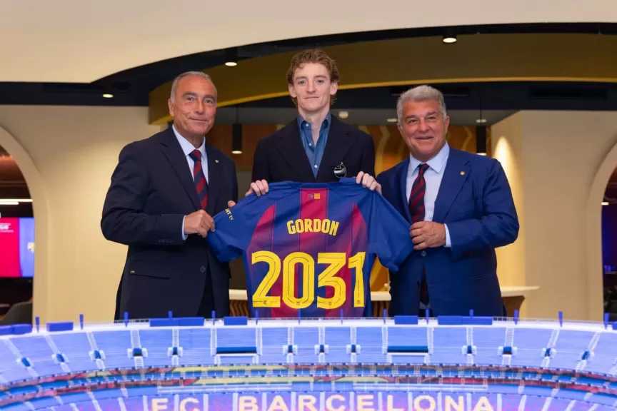 رسميا.. برشلونة يعلن التعاقد مع أنتوني جوردون