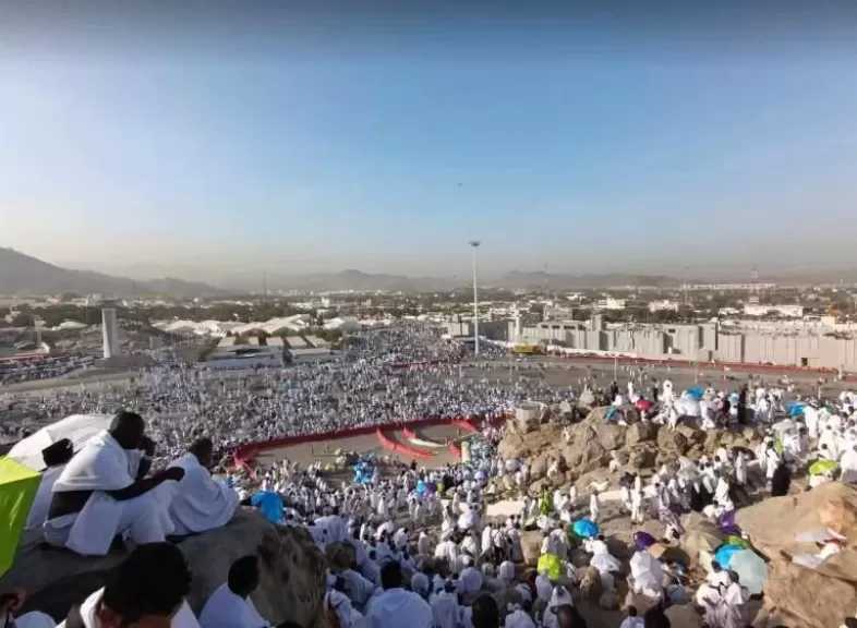 حجاج بيت الله الحرام يختتمون مناسكهم بطواف الوداع