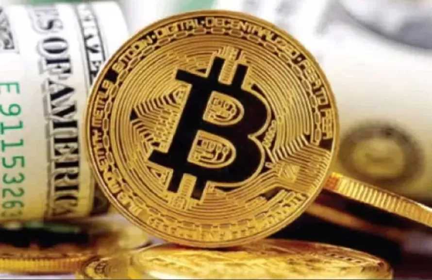 بيتكوين تتراجع وسط أداء متباين للعملات المشفرة وضغوط جني الأرباح