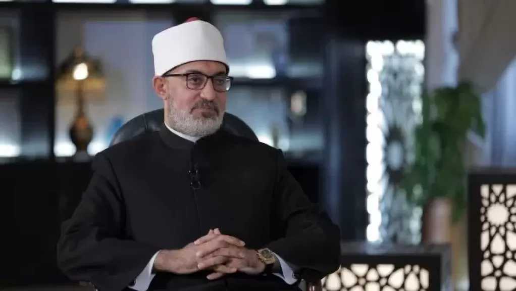 المفتي يهنئ خادم الحرمين الشريفين بنجاح موسم الحج