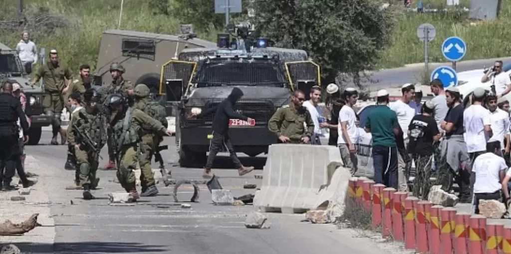 الضفة.. مستوطن إسرائيلي يدهس طفلة فلسطينية في طريقها للمدرسة