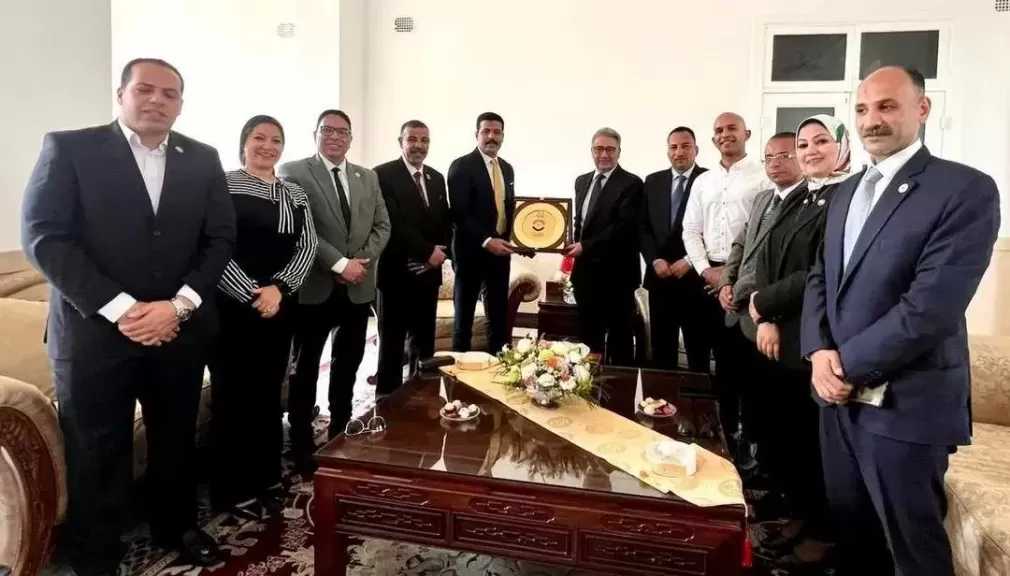 وفد الحرية المصري يلتقي سفير القاهرة في بكين ويؤكد أهمية الاستفادة من التجربة الصينية