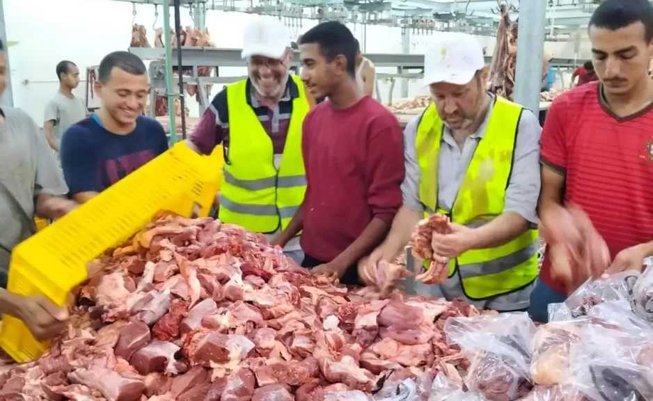 ”الأوقاف” تبدأ أعمال التشفية والتعبئة والتجميد ضمن مشروع صكوك الأضاحي تمهيدًا لتوزيعها