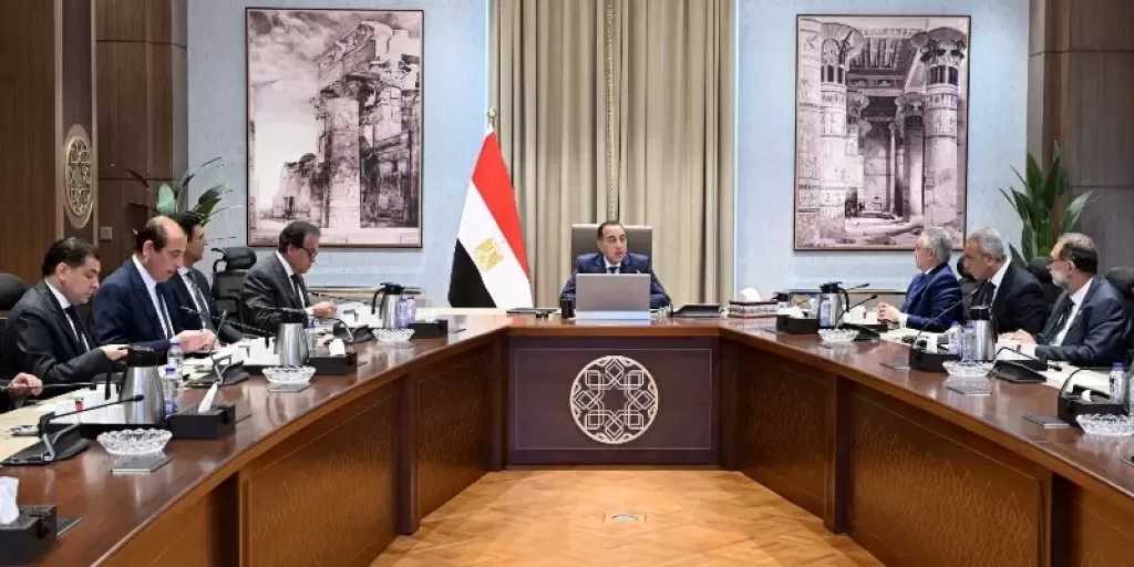 رئيس الوزراء يُتابع إجراءات إحكام وتعزيز الرقابة على مصانع إنتاج الأغذية