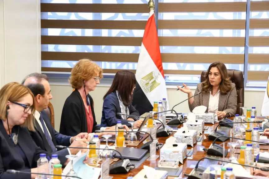 وزيرة التنمية المحلية والبيئة تترأس اجتماع لجنة تسيير مشروع الدعم الفني للوزارة في مجالات اللامركزية