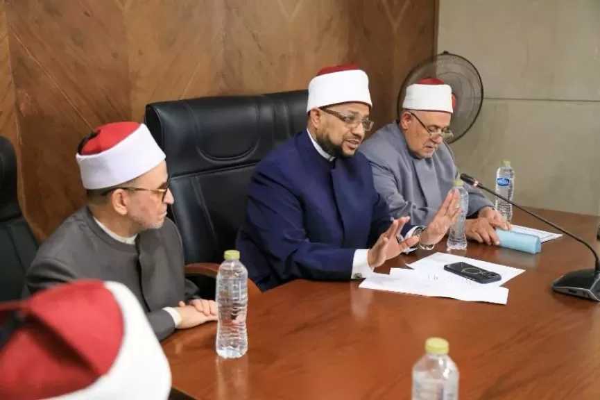أمين البحوث الإسلامية يجتمع بأعضاء لجنة مراجعة طباعة المصحف ويشدد على صون كتاب الله