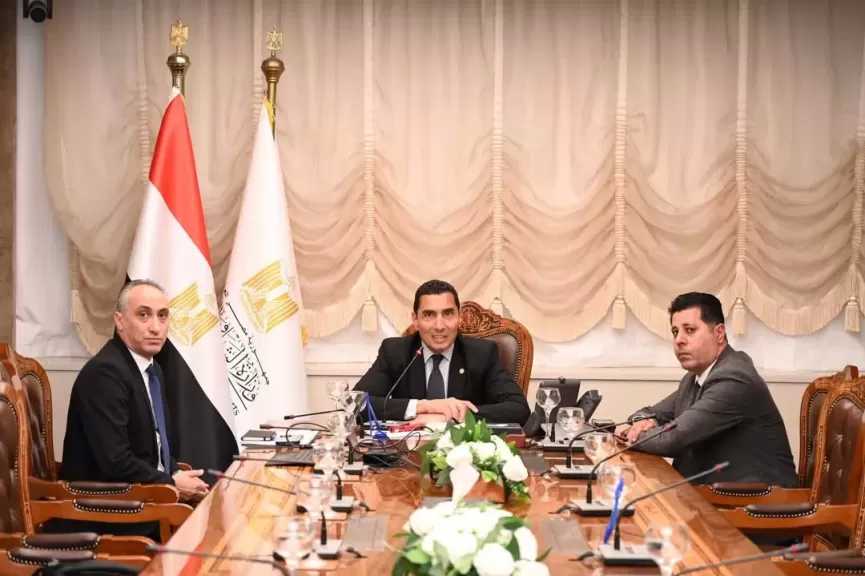 وزير الشباب والرياضة يلتقي بالفارس الدولي سامح الدهان بحضور رئيس اتحاد الفروسية عبر تقنية الفيديو كونفرانس