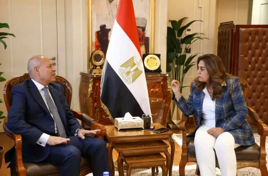 وزيرة التنمية المحلية تتابع مع محافظ القاهرة ملفات التصالح وتطوير العتبة ومصر الجديدة