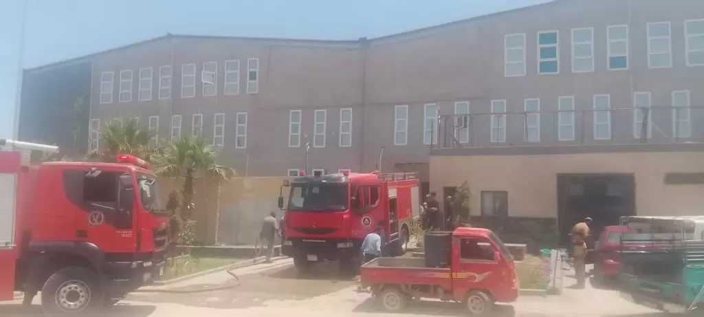 السيطرة على حريق بمصنع صاج بمدينة العاشر من رمضان